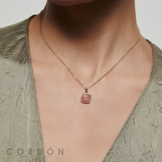 collar-acabado-en-oro-18kt-piedras-multicolor-y-medallas-vidal-vidal