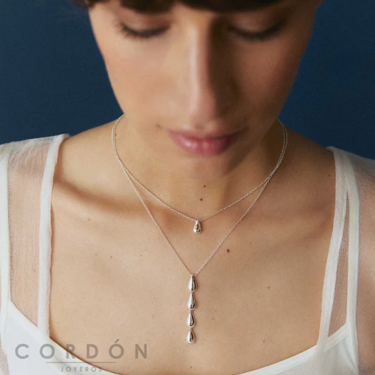 collar-acabado-plata-ovalado-rayado-vidal-vidal