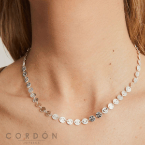 collar-acabado-en-oro-18kt-lunas-vidal-vidal