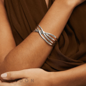 pulsera-acabada-en-plata-ovalada-rayada-vidal-vidal