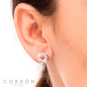 pendientes-acabado-plata-nudo-pequeno-vidal-vidal