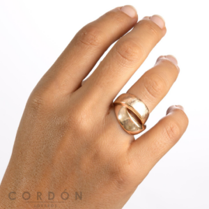 anillo-acabado-oro-18kt-tiras-brillo-rayado-vidal-vidal
