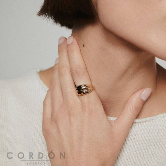 anillo-acabado-oro-18-kt-lineas-vidal-vidal