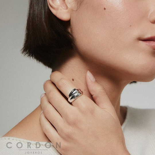 anillo-acabado-oro-18-kt-rombo-azul-vidal-vidal