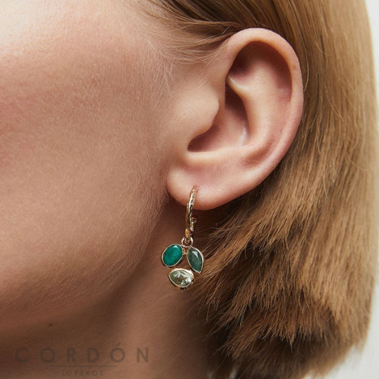 pendientes-largos-acabado-oro-18-kt-cristales-verdes-vidal-vidal