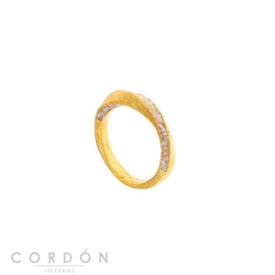 Anillo Salvatore Plata 163SM001 Organic tipo alianza de latón dorado con acabado perla chura vista completa