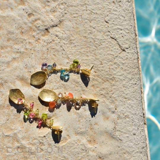 Detalle del baño de oro de 18 quilates de los pendientes Salvatore Organic