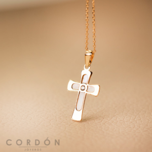 cruz-oro-amarillo-18k-nacar-con-circonita-12x20mm