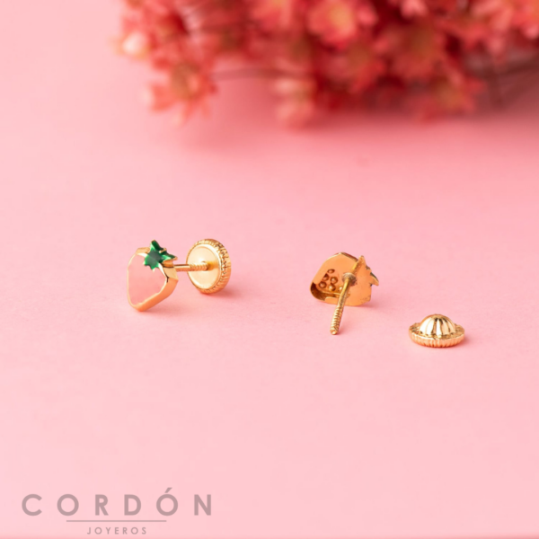 pendientes-bebe-oro-18k-fresas-esmalte-6x5mm