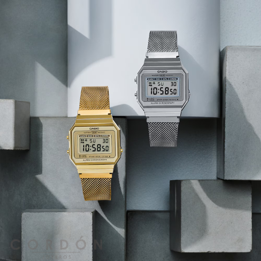 Reloj Casio Vintage A700 plateado con malla y estilo elegante unisex