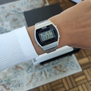 Detalle de la esfera negra del Casio Vintage B640WD-1AVEF