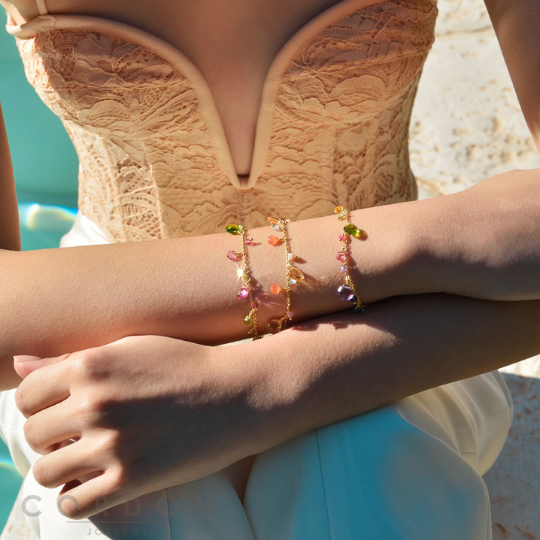 Detalle del cierre y la alargadera de latón chapado en oro de la pulsera Salvatore Organic