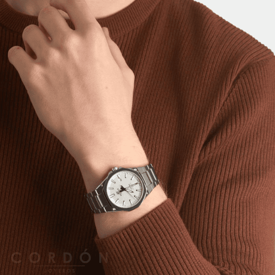 reloj-casio-edifice-efr-s108d-7avuef-muñeca