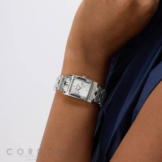 Reloj Guess mujer plateado para uso diario