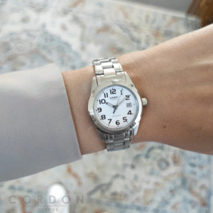 Detalle de la esfera blanca con números arábigos del Casio LTP-1259PD-7BEG