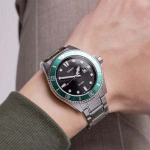 Brazalete de acero con cierre de triple pliegue de un solo toque del Casio Duro