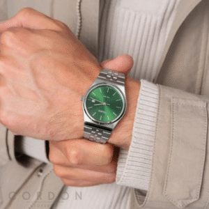 Brazalete de acero con cierre de triple pliegue de un solo toque del Casio Timeless