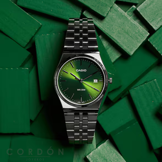 Detalle de la esfera verde con índices aplicados del Casio MTP-B145D-3AVEF
