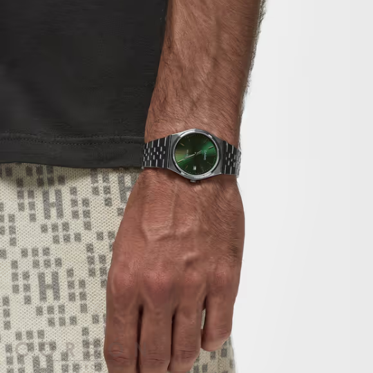 Perfil ultrafino de 7,4 mm de la caja de acero del reloj Casio verde