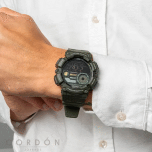 Detalle de la pantalla del reloj Casio WS-1500H-3BVEF con modo pesca y gráfico de mareas